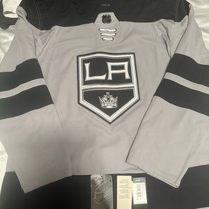 La kings grey alternate jersey men’s never worn tags cut off